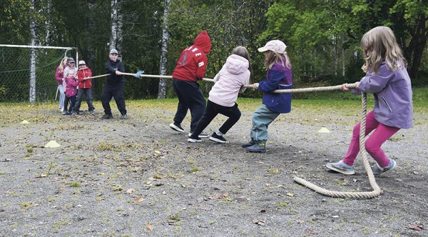 Yhtenäiskoulu vietti liikuntapäivää perjantaina 11. syyskuuta, ja rehtori...