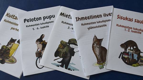 Nina Inkiläisen kuvittamissa lukudiplomeissa eläinhahmot seikkailevat muidenkin kuin...
