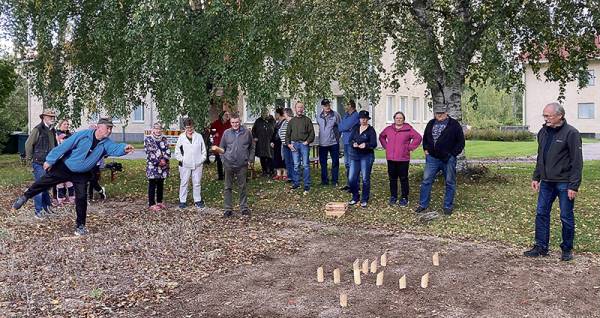 Mölkyn keilat eivät pehmeähköllä alustalla kovin helposti kaatuneet,
vaan...