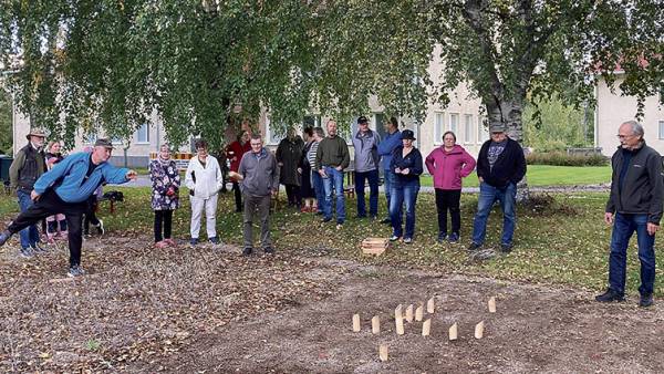 Mölkyn keilat eivät pehmeähköllä alustalla kovin helposti kaatuneet,
vaan...