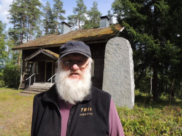 Veijo Naarajärvi Köntin Kämpällä. 