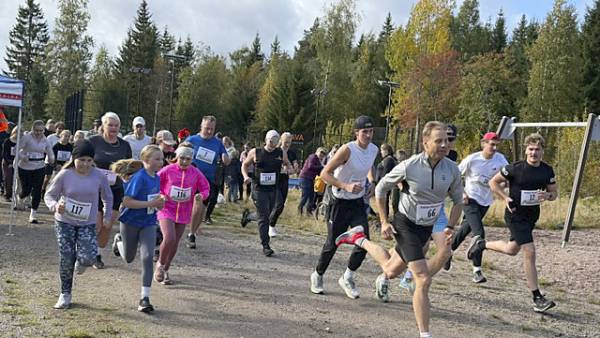 Haukkasalon kympille osallistui yli sata kuntoilijaa. Kuva: Sirpa