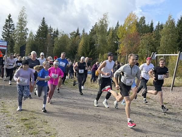 Haukkasalon kympille osallistui yli sata kuntoilijaa. Kuva: Sirpa