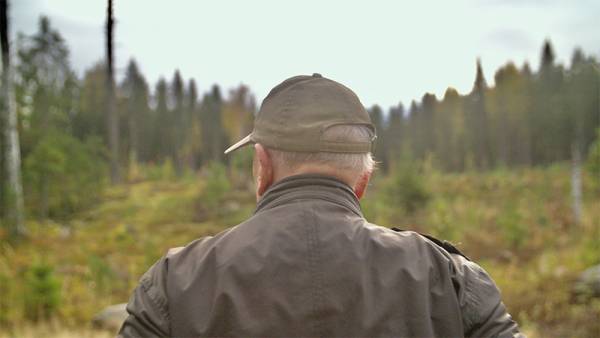 Erkki Lähde aukon reunassa. 